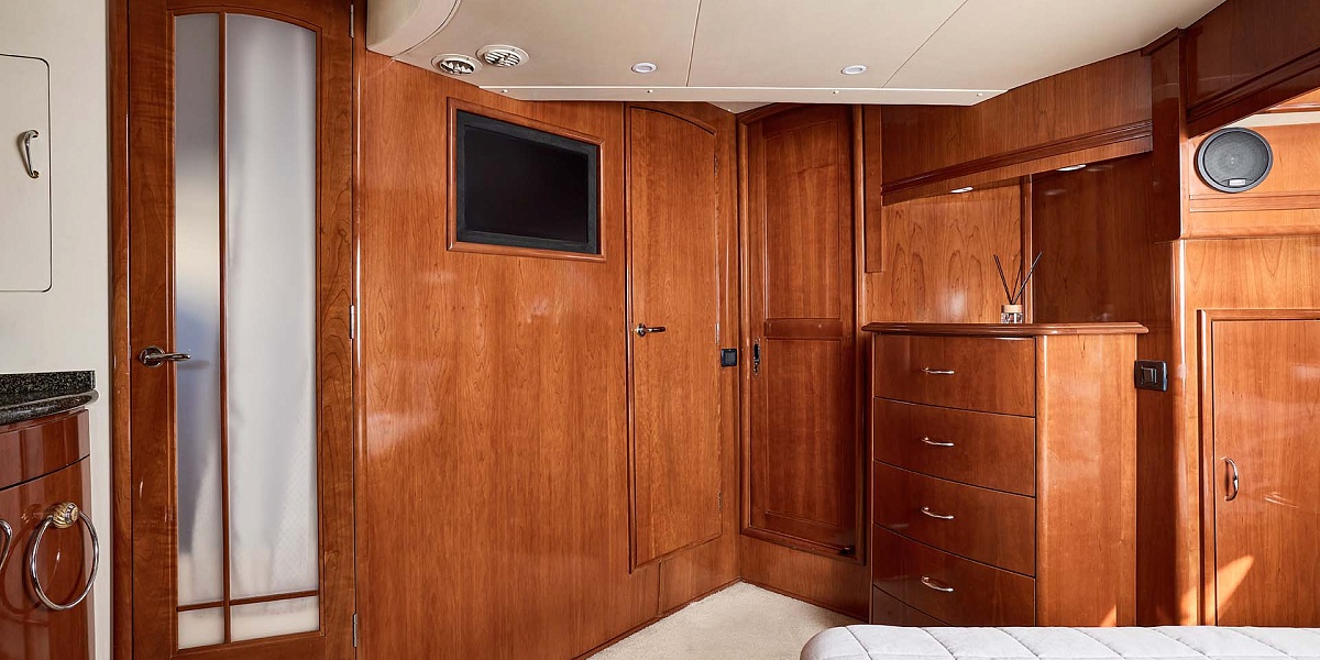 Аренда яхты Carver 60 Mila в Санкт-Петербурге